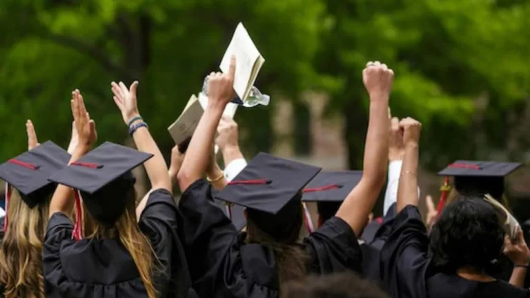 Scholarship Scheme: 10वीं 12वीं में पास होने वालों के लिए बड़ी खुशखबरी! ऐसे मिलेगे 7500 रूपए की स्कॉलरशिप, जानें जल्दी