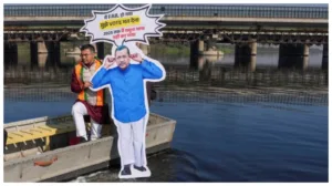 Delhi Elections 2025 – BJP Pravesh Verma drowned Arvind Kejriwal poster in Yamuna, mujhe vote mat dena…
