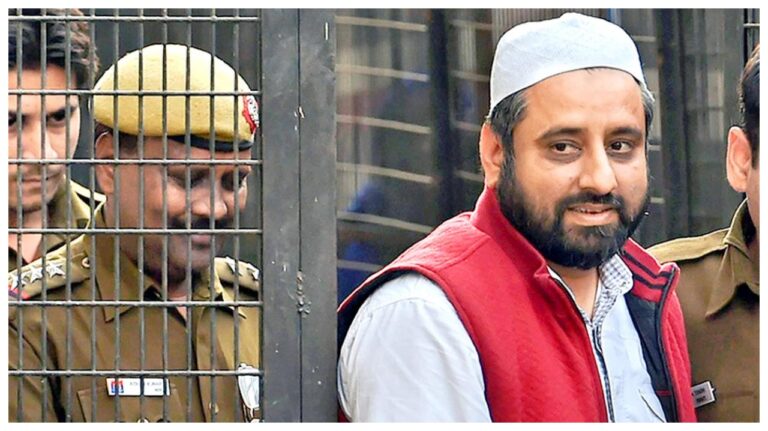 Police registered case against Amanatullah Khan, violating the code of conduct during elections
