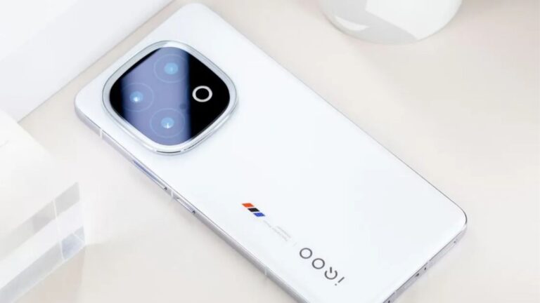 iQOO 13 5G at ₹54,998: Flagship Specs, Premium Performance!