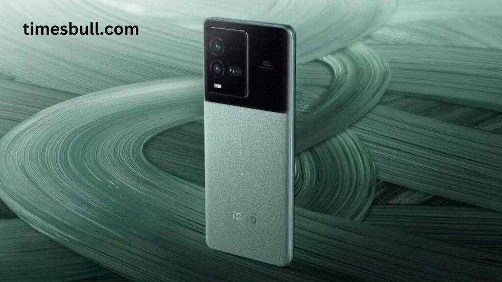 iQOO 15 Pro shows a periscope camera, a 7,000mAh battery, and a 2K flat screen. Check Details