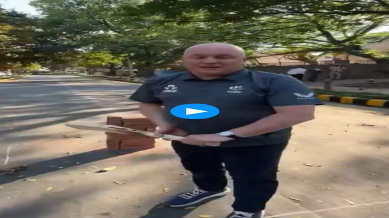 Watch: New Zealand’s Prime Minister played street cricket in Delhi, even Kapil Dev was surprised to see PM’s fielding