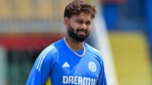 Rishabh Pant revealed the biggest secret, told why the bat slips from one hand while playing a shot