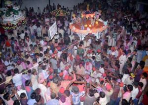 Bihar Chhata holi: बिहार की छाता होली है बेहद खास, मिलजुल कर छतरी के साथ मनाई जाती है सूखी होली