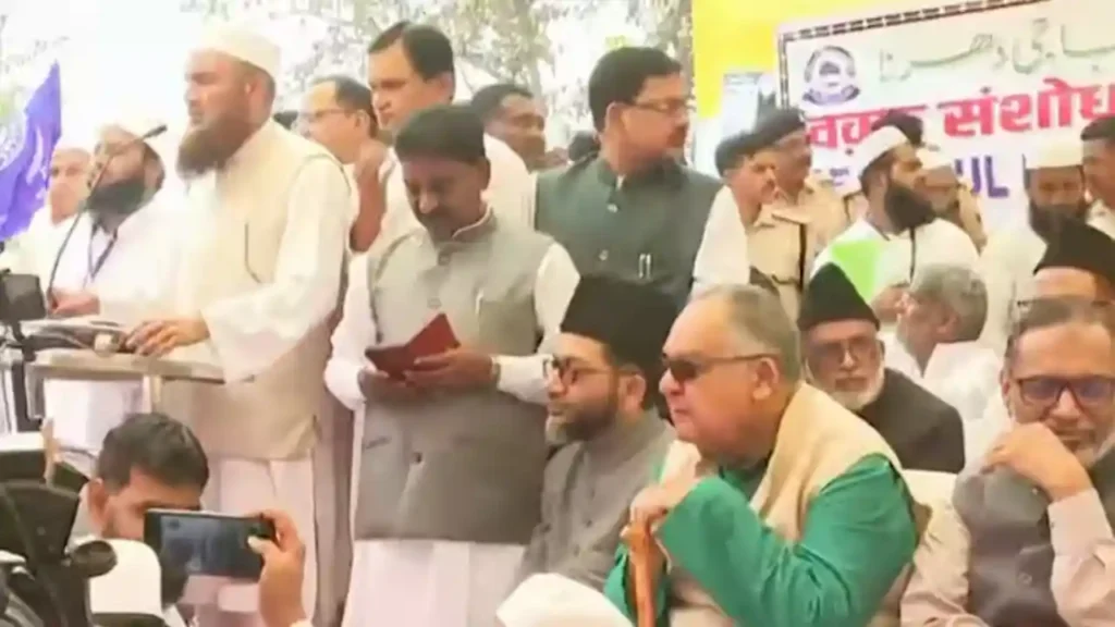 वक्फ संशोधन बिल के खिलाफ प्रदार्शन, इस जगह पर मचा बवाल, संपत्ति पर कब्जा करना चाहती