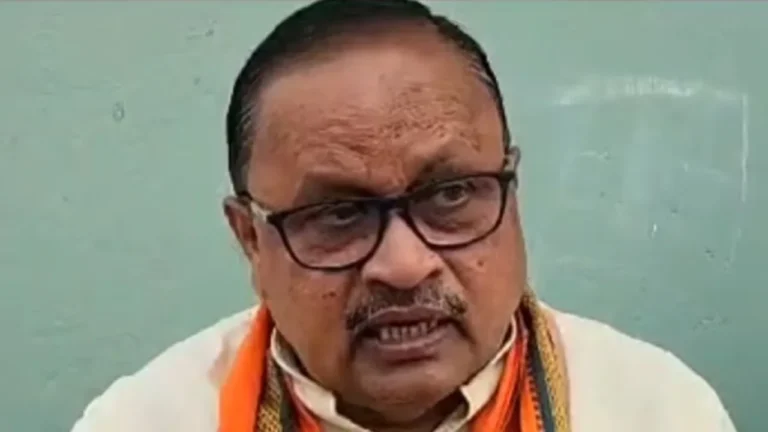 JDU MLA danced with a female singer on Holi songs in Bhagalpur