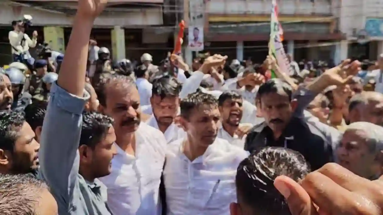 उमंग सिंघार ने कांग्रेस के...