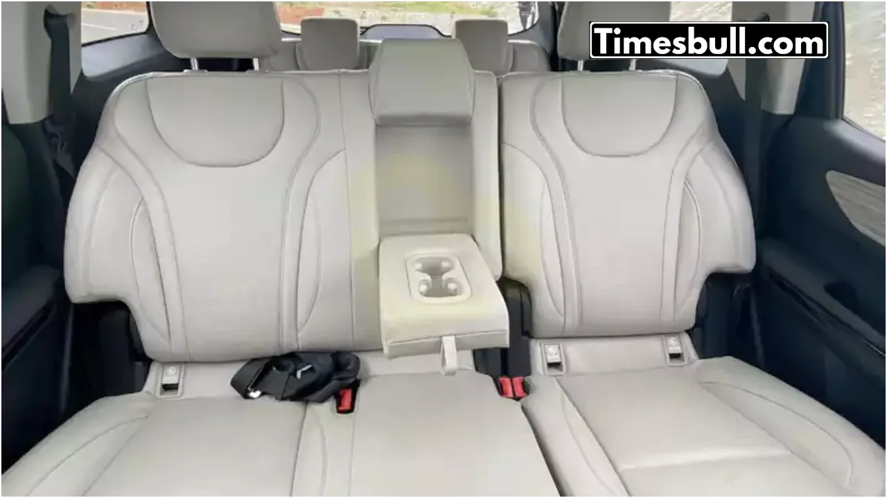 Mahindra XUV700 Car