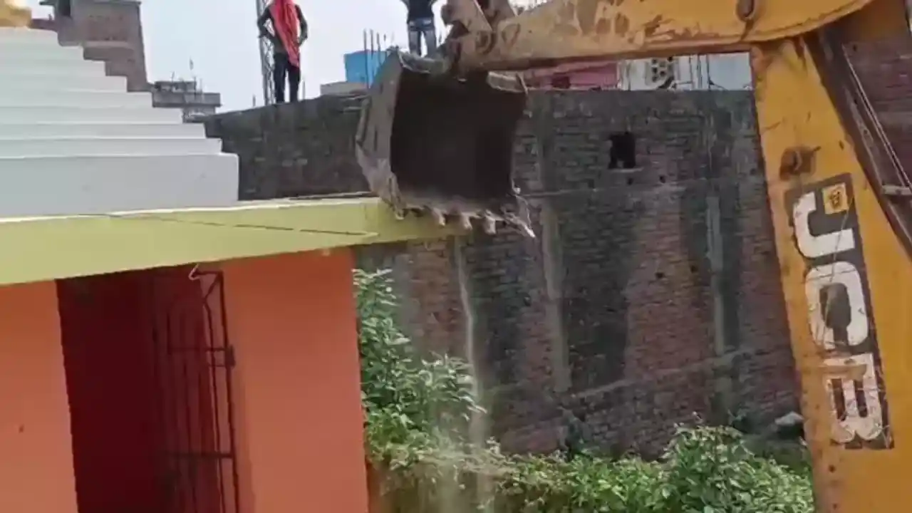 Muzaffarpur remained closed in protest against the demolition of Bajrangbali and Shiva temple