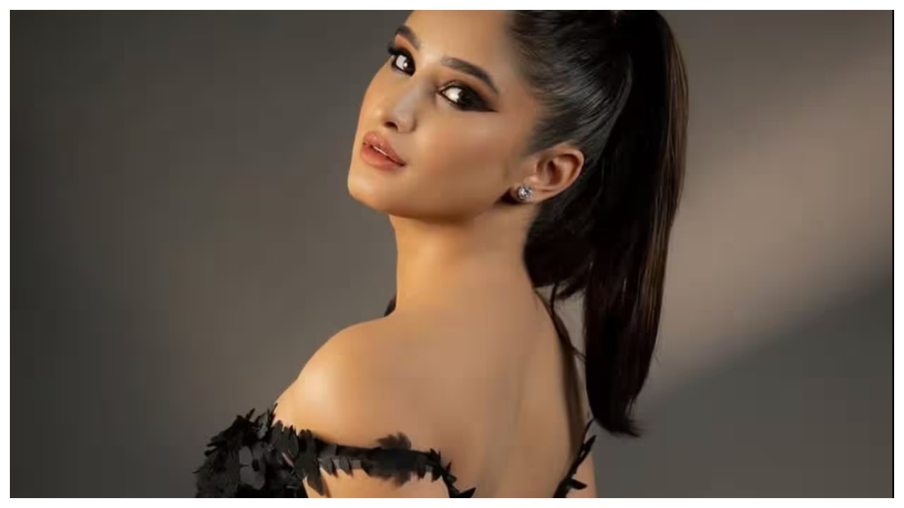 Rasha Thadani is A Glamorous...