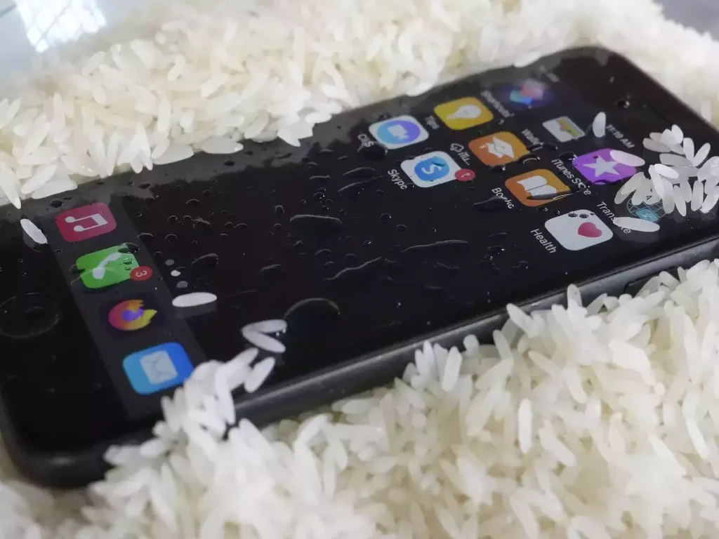 Rice Won’t Save Your Phone! The Best Method to Dry a Wet Device