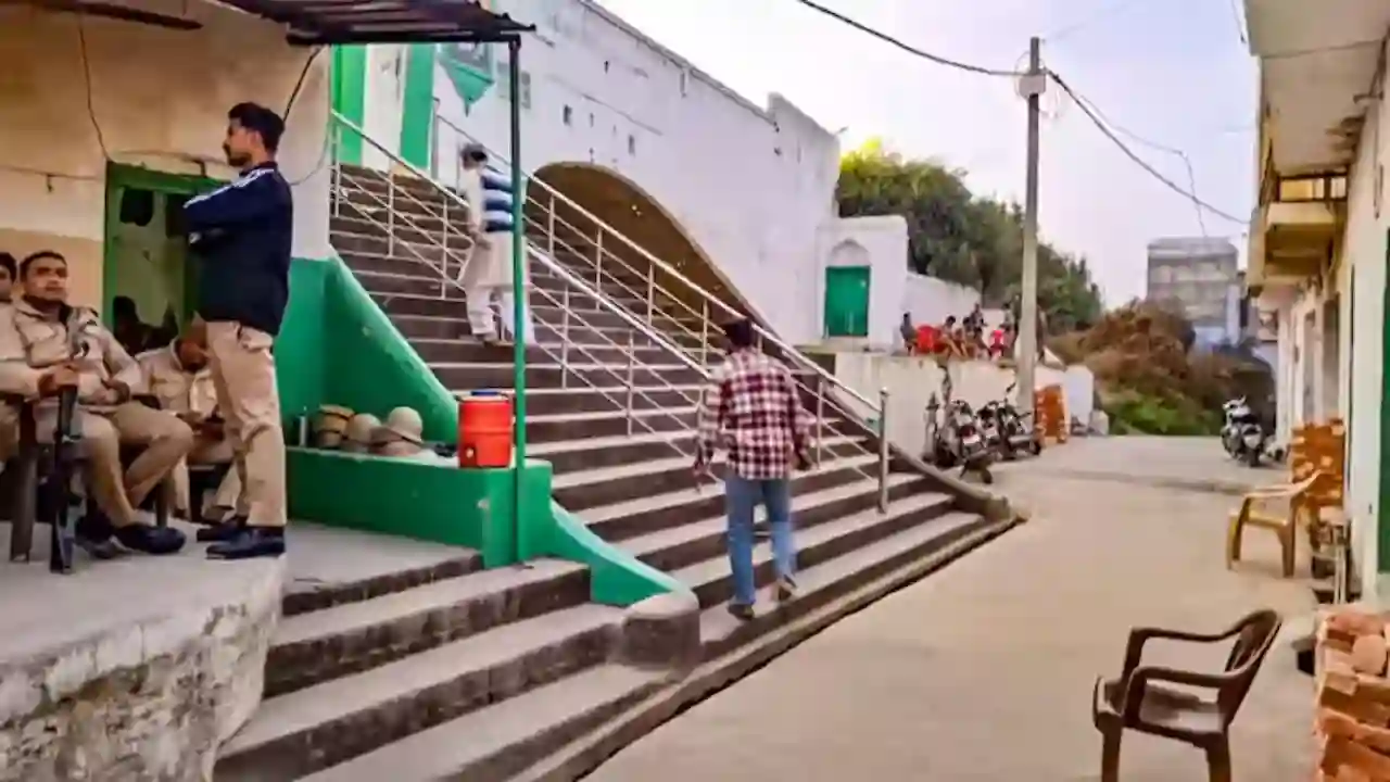 These mosques will be covered with tarpaulin in Sambhal