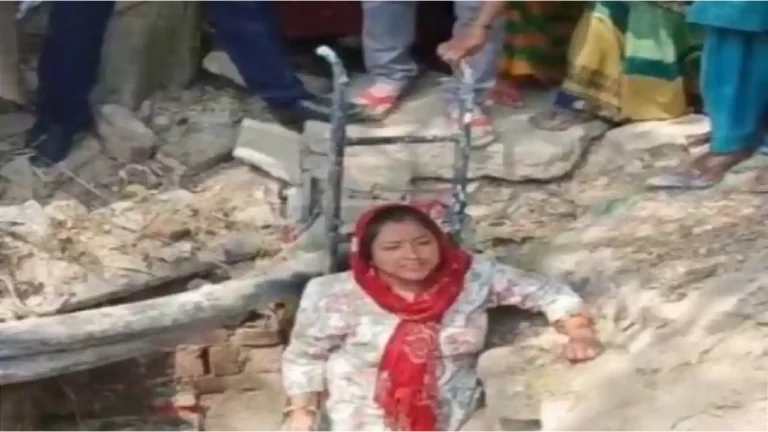 Unique protest by a female councillor in Kanpur