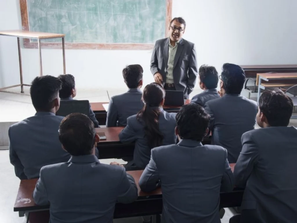 How much will the salary of college professors increase from the 8th Pay Commission?