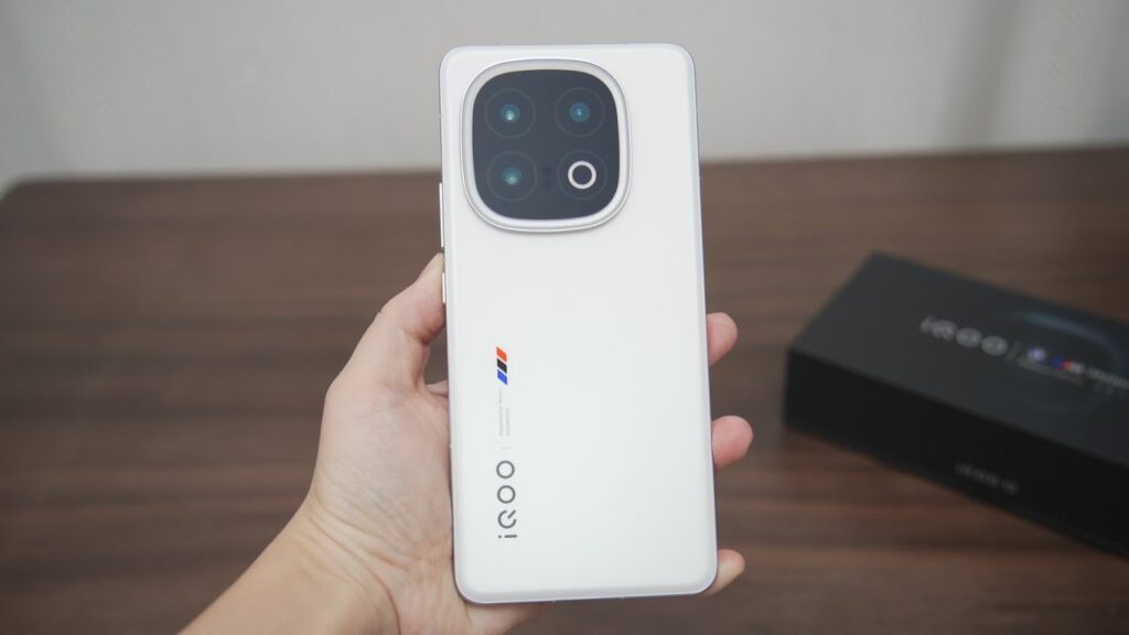 iQOO 13 : Discover the Expected Specs, Build Quality, and Launch Timeline