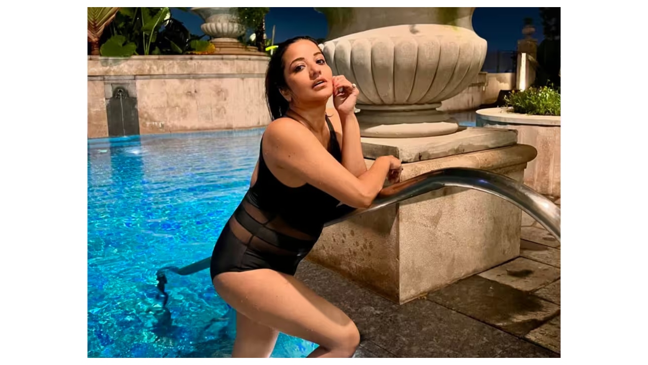 Bhojpuri Actress Monalisa Bikini Photos...