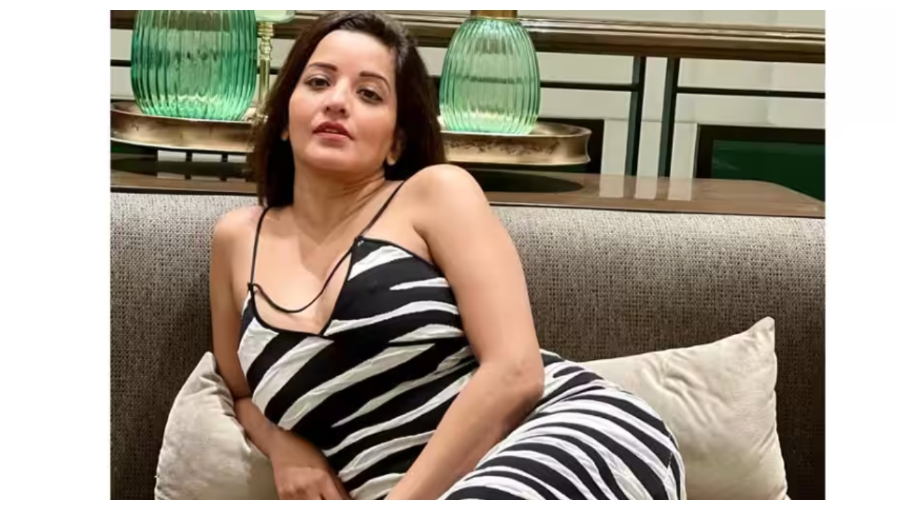 Bhojpuri Actress Monalisa Bikini Photos...