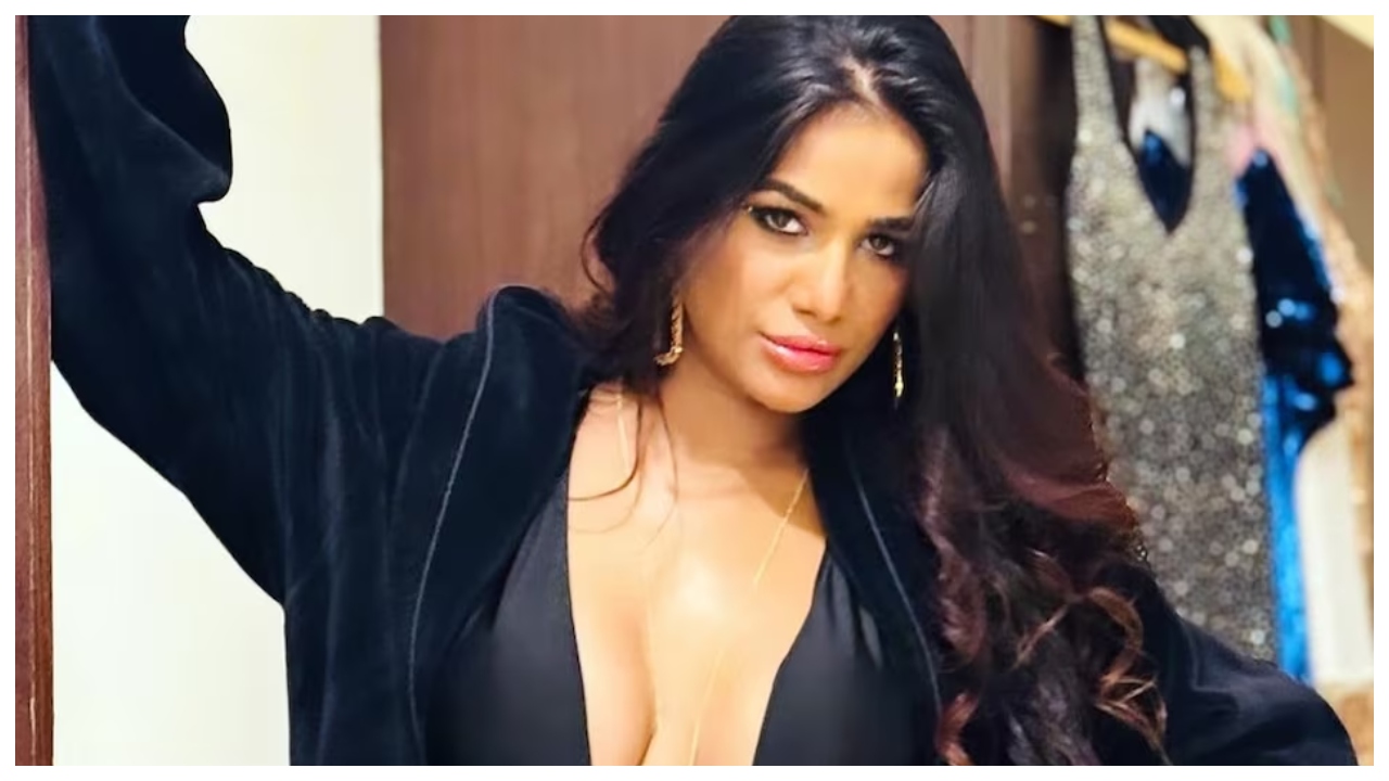 Poonam Panday (2)