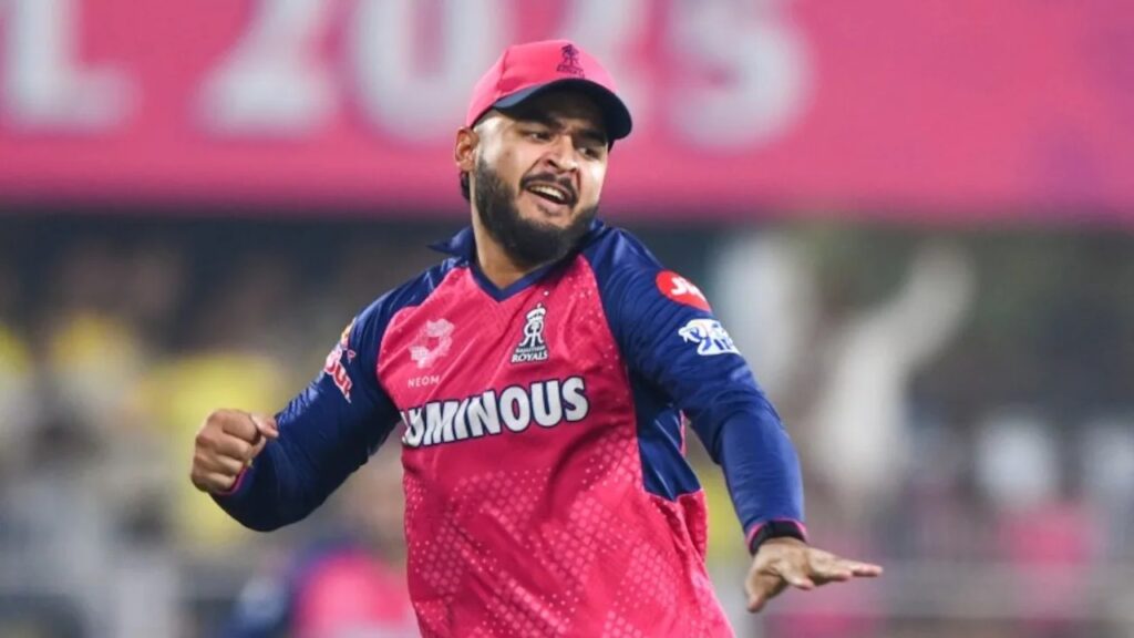 फैन का सम्मान या एटीट्यूड का गुरूर, रियान पराग की हरकत पर भड़के लोग