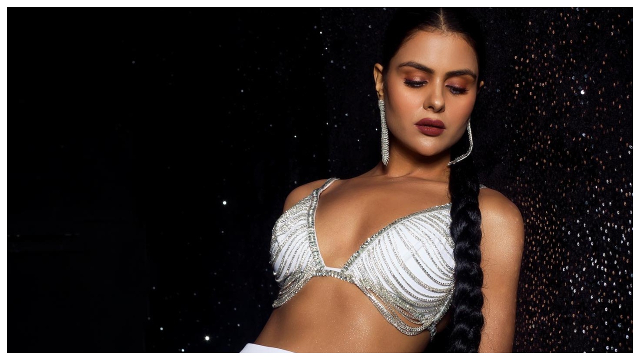 Priyanka Chahar Choudhary Sizzling Hot...