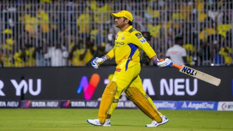 IPL 2025 में धोनी के घुटनों की समस्या बनी बड़ी वजह, कोच फ्लेमिंग ने किया बड़ा खुलासा