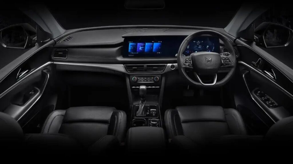 Mahindra XUV700 Ebony Edition: दमदार लुक और फीचर्स के साथ नई SUV