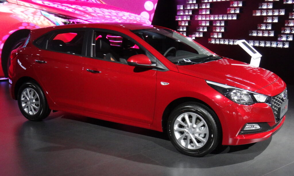 Hyundai Verna 2025: नए फीचर्स और धांसू इंजन के साथ इंडिया में मचाएगी धूम!