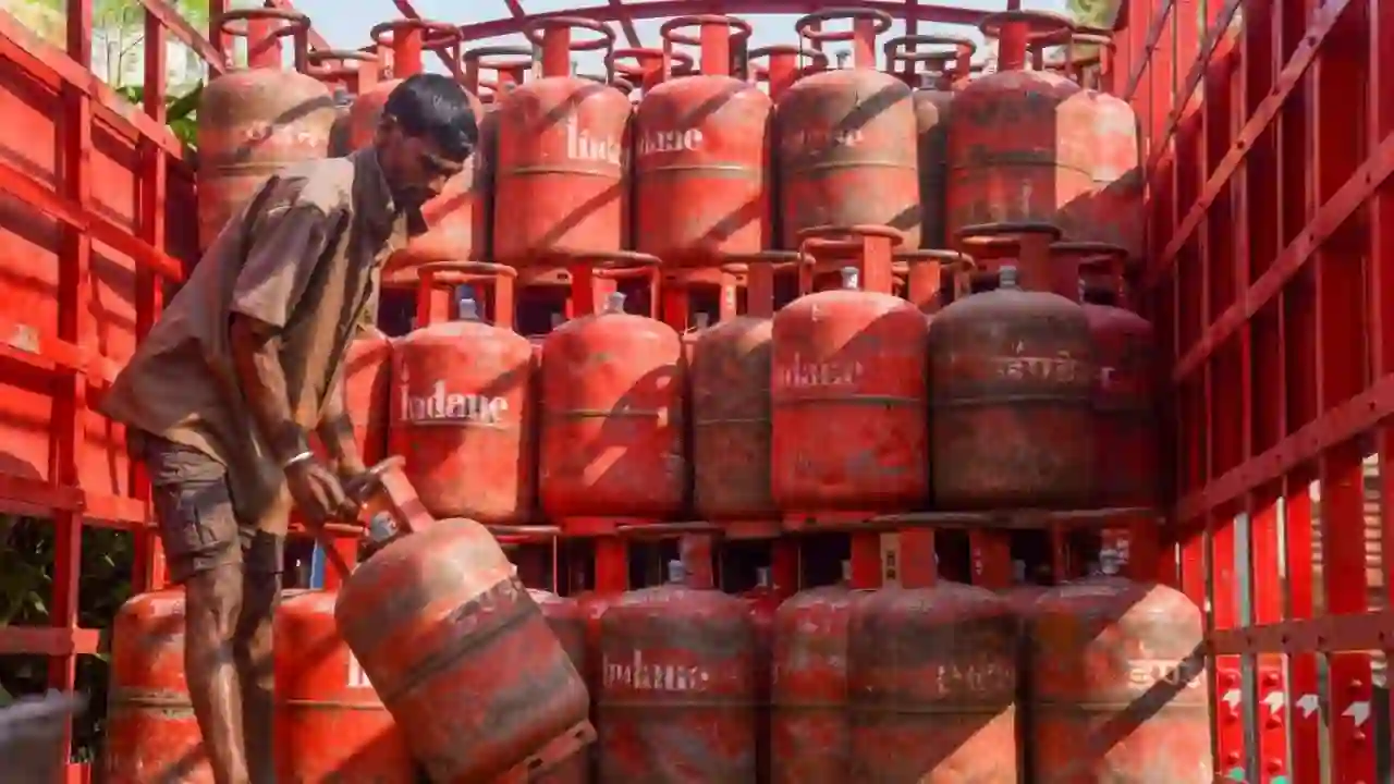 LPG Gas Cylinder: घर