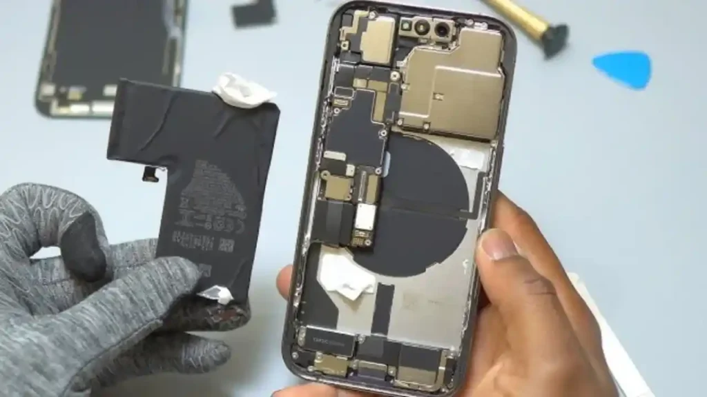 फ्री में बदलेगी स्मार्टफोन की बैटरी! ऑफर सुन लगी भीड़