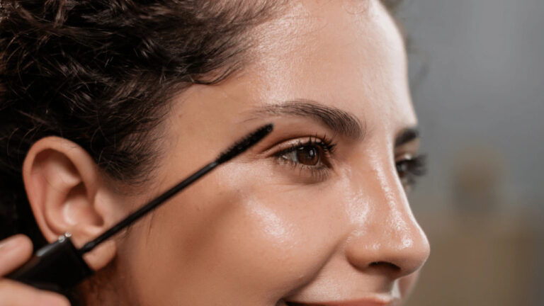 5 Budget-Friendly Mascaras Under Rs 299 for Breathtaking Lashes