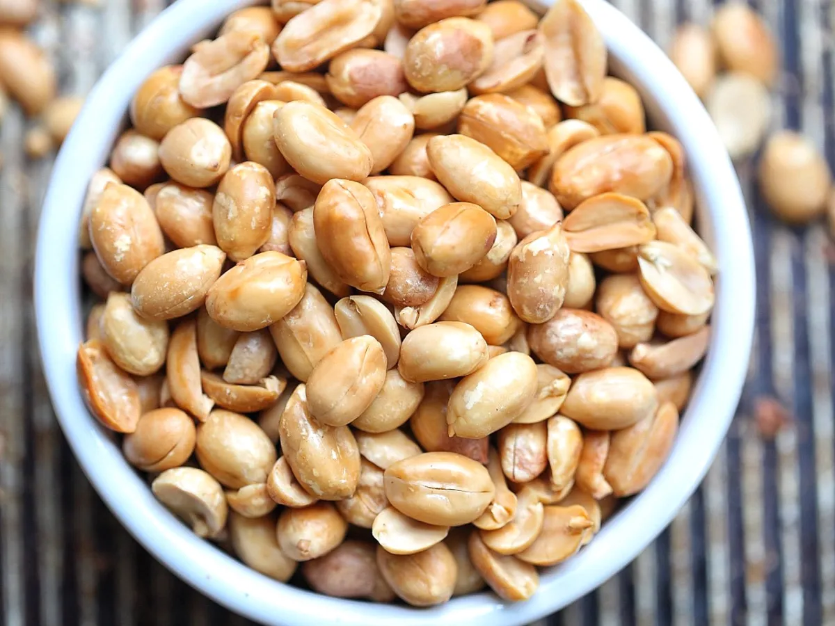 Benefits of eating peanuts