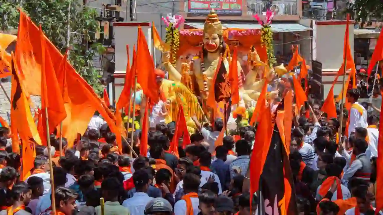 शोभा यात्रा पर हुआ