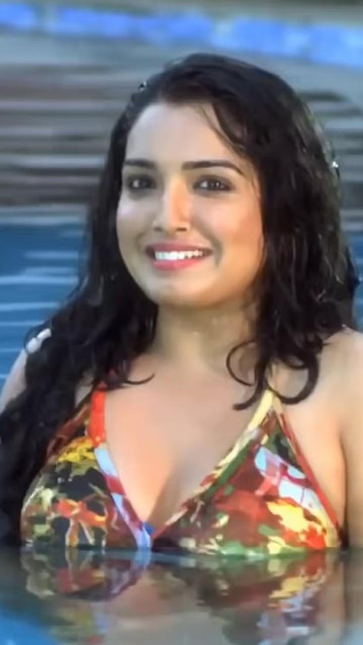 Must-See Bhojpuri Actress Aamrapali Dubey...