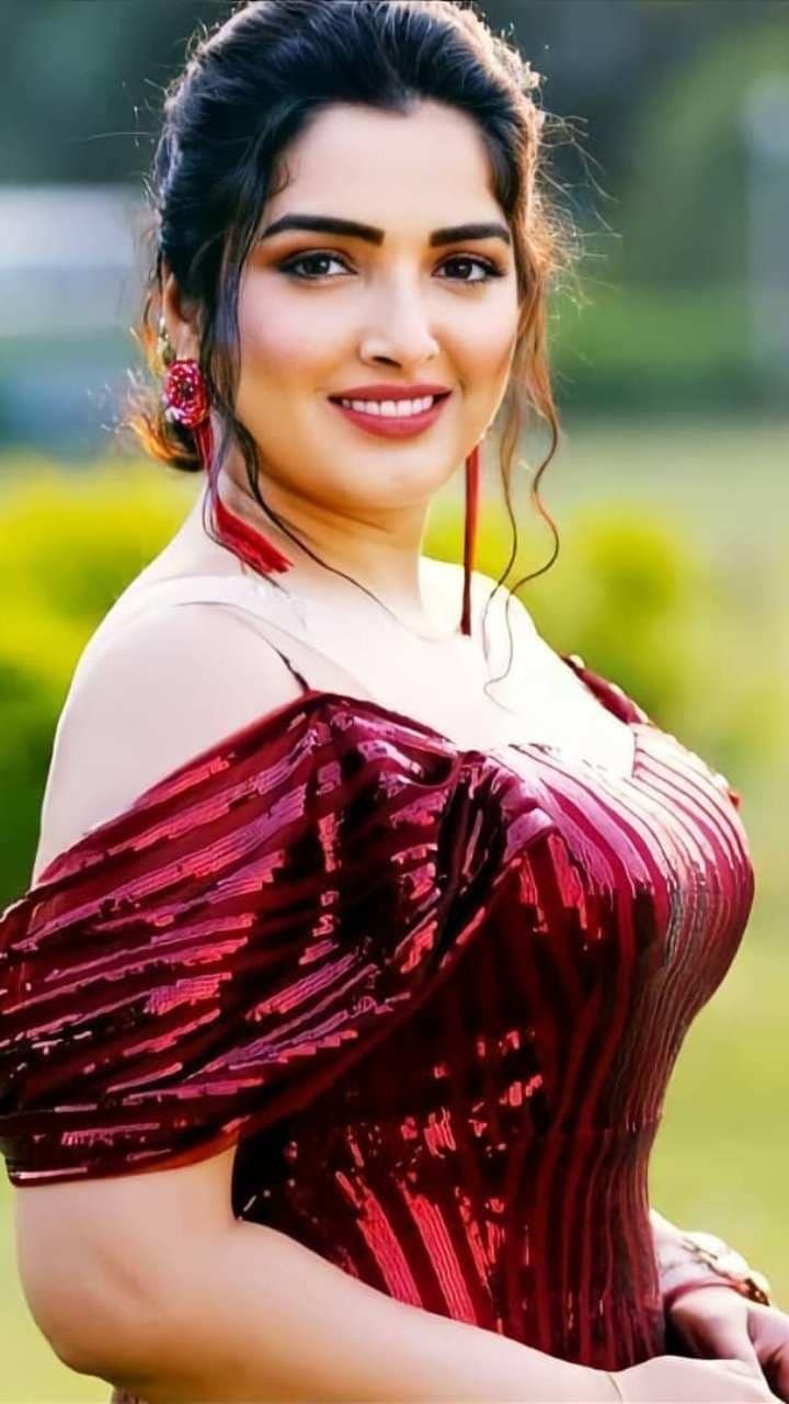 Must-See Bhojpuri Actress Aamrapali Dubey...