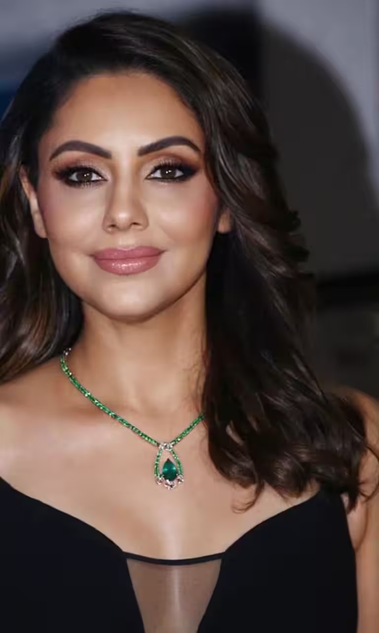 Fans React to Gauri Khan...