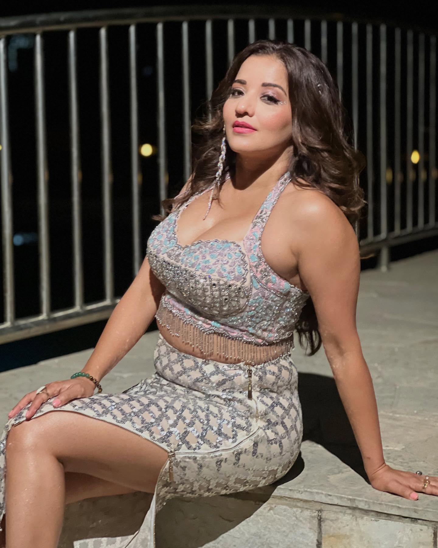 Monalisa Glamorous Look: See Bhojpuri...