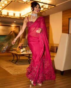 Priyanka Chopra Photos – 7 Gorgeous saree looks of the Desi Girl