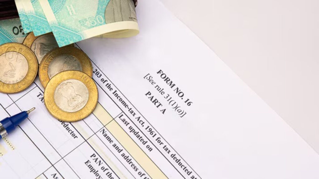 Form 16 : फॉर्म 16 को लेकर आया बड़ा अपडेट! इस साल फार्म 16 के अंदर करनी होगी ये जरूरी चीज चेंज, जानें जल्दी