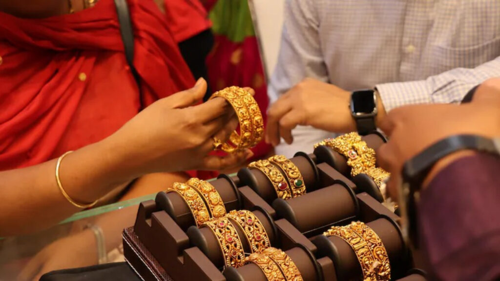 Is Gold price set to cross Rs 12500? Know what experts says