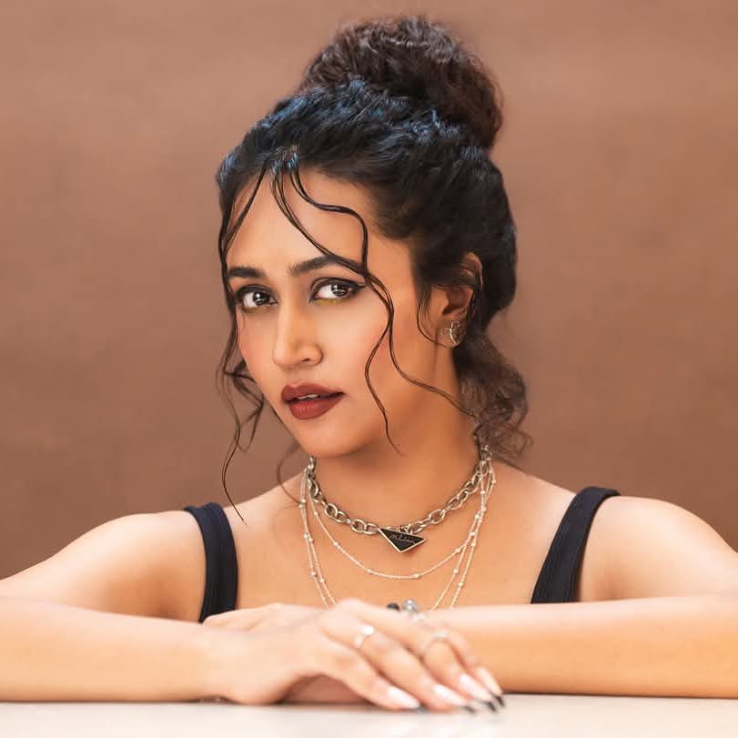 Saanvikaa Glamorous Photos- ‘Panchayat’ Fame...