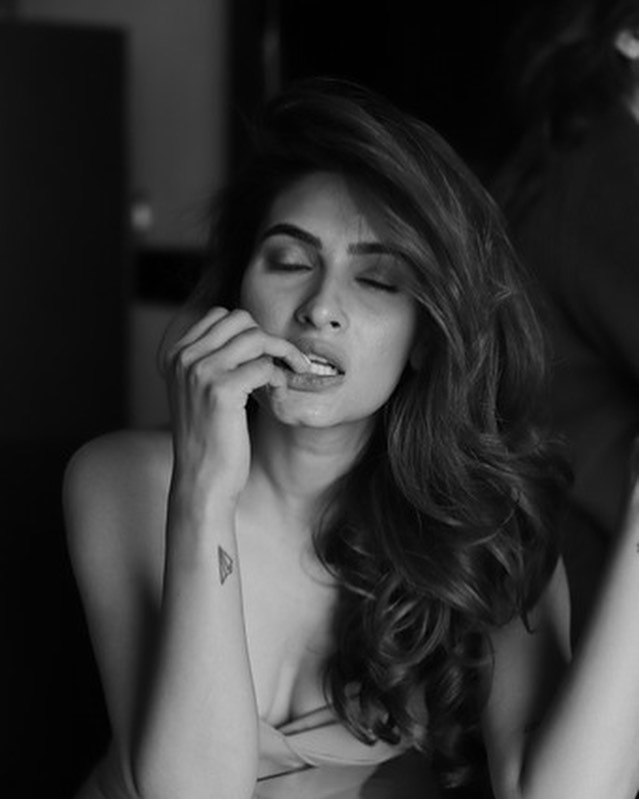 Karishma Sharma Bold Pictures –...