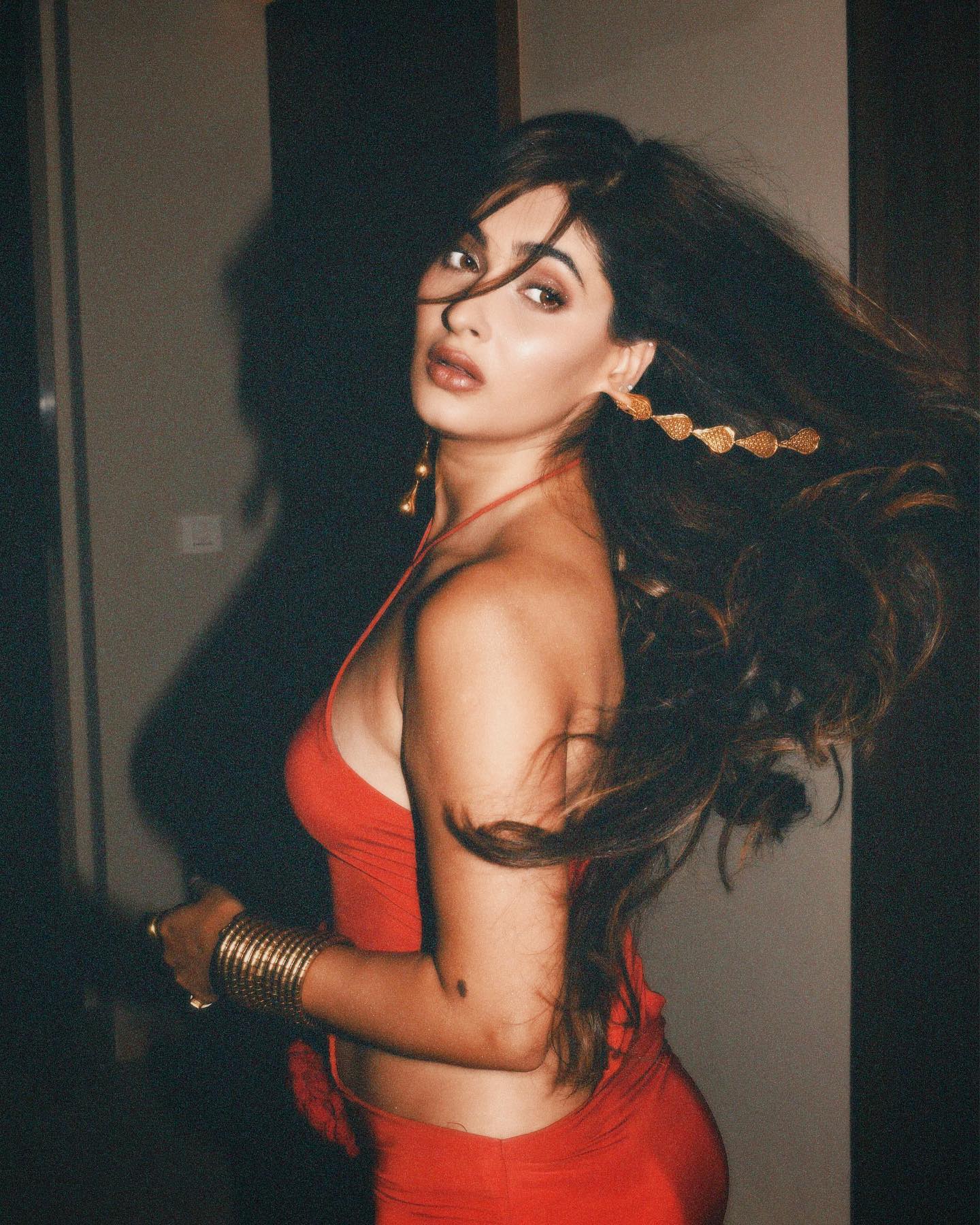 Karishma Sharma Bold Pictures –...