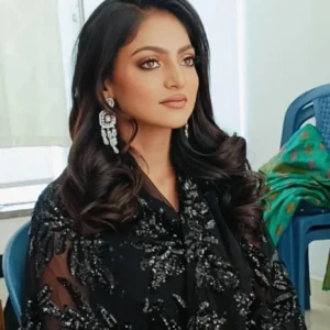 Monalisa New Look – See the Mahakumbh Girl Latest Glam Photos