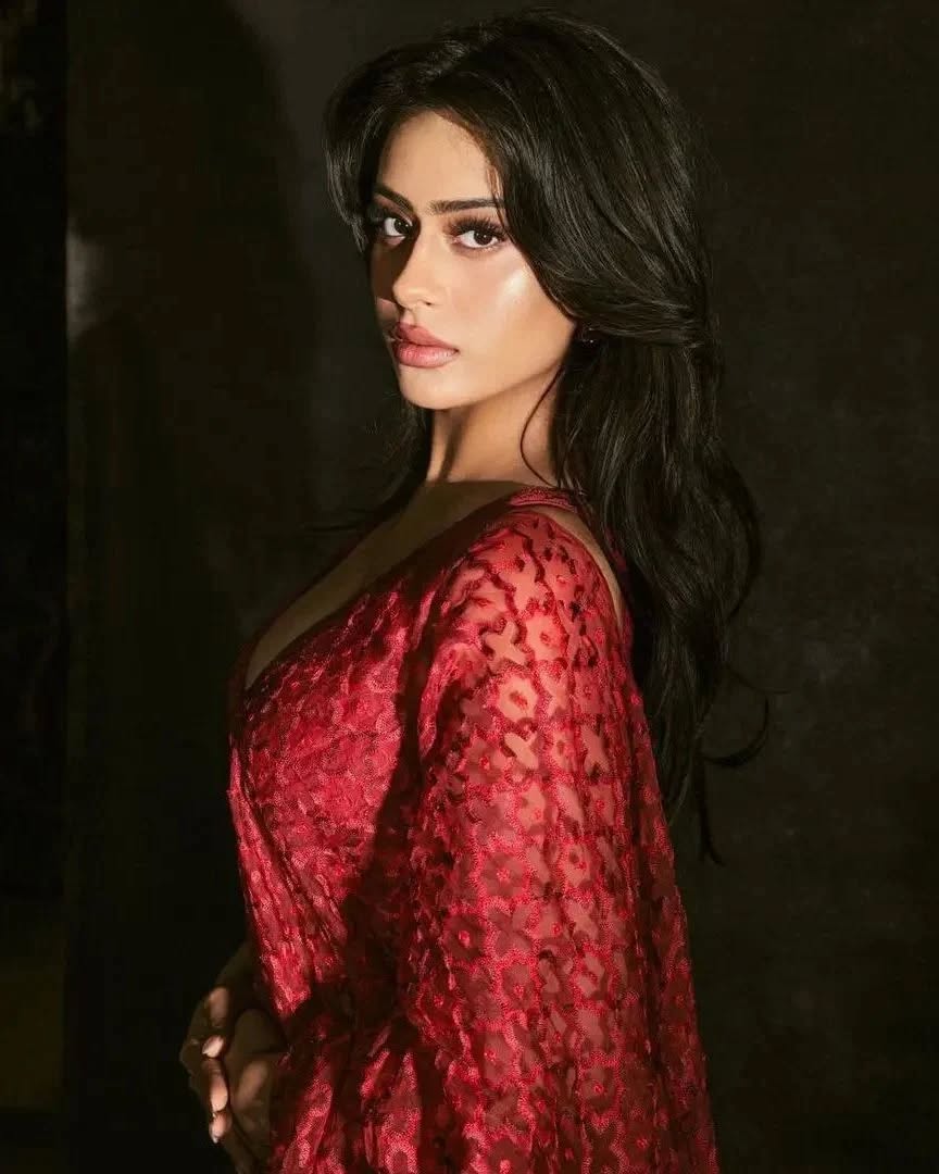 Nysa Devgn Stunning Looks –...