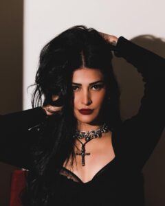 Shruti Haasan Spells Magic In Black Outfit Pictures, See her Glamorous Photo’s