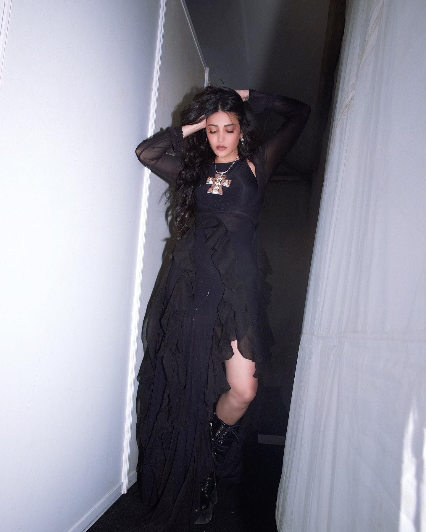 Shrutzhaasan 1708493037 3307401774272815863 490297128