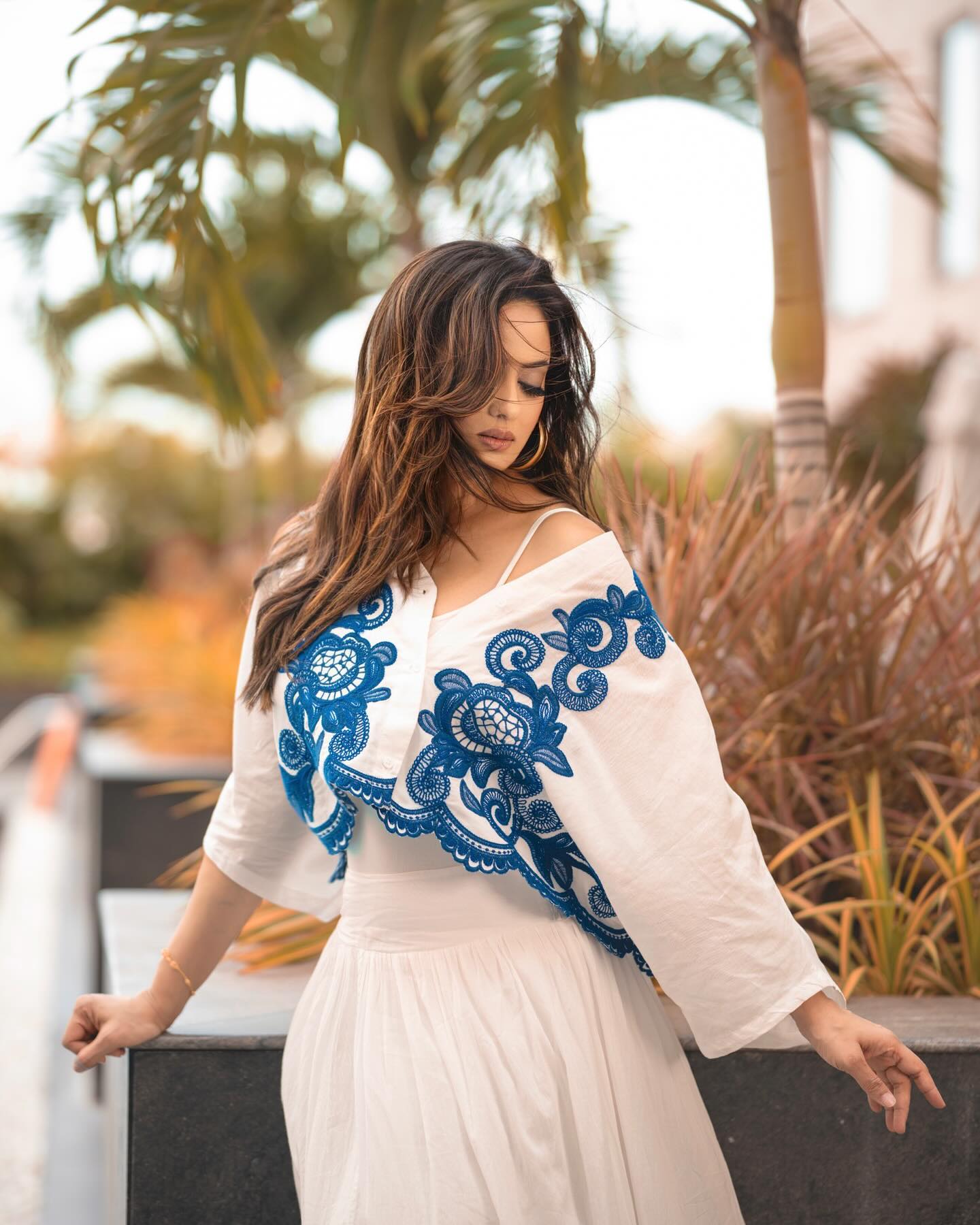 Shweta Tiwari Hot & Glamorous...