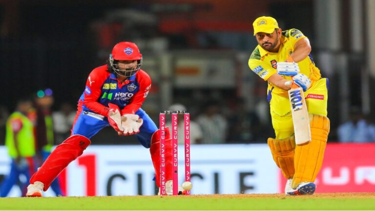 धोनी बन गए है CSK के लिए बोझ? ये आंकड़े जानकर ठनक जाएगा माथा