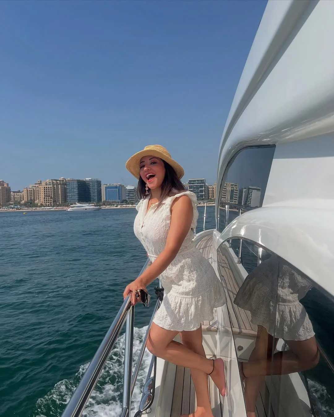 Bhojpuri Actress Monalisa Bold Look...