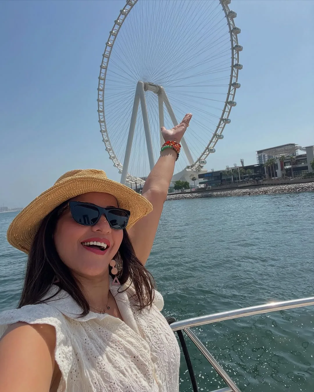 Bhojpuri Actress Monalisa Bold Look...